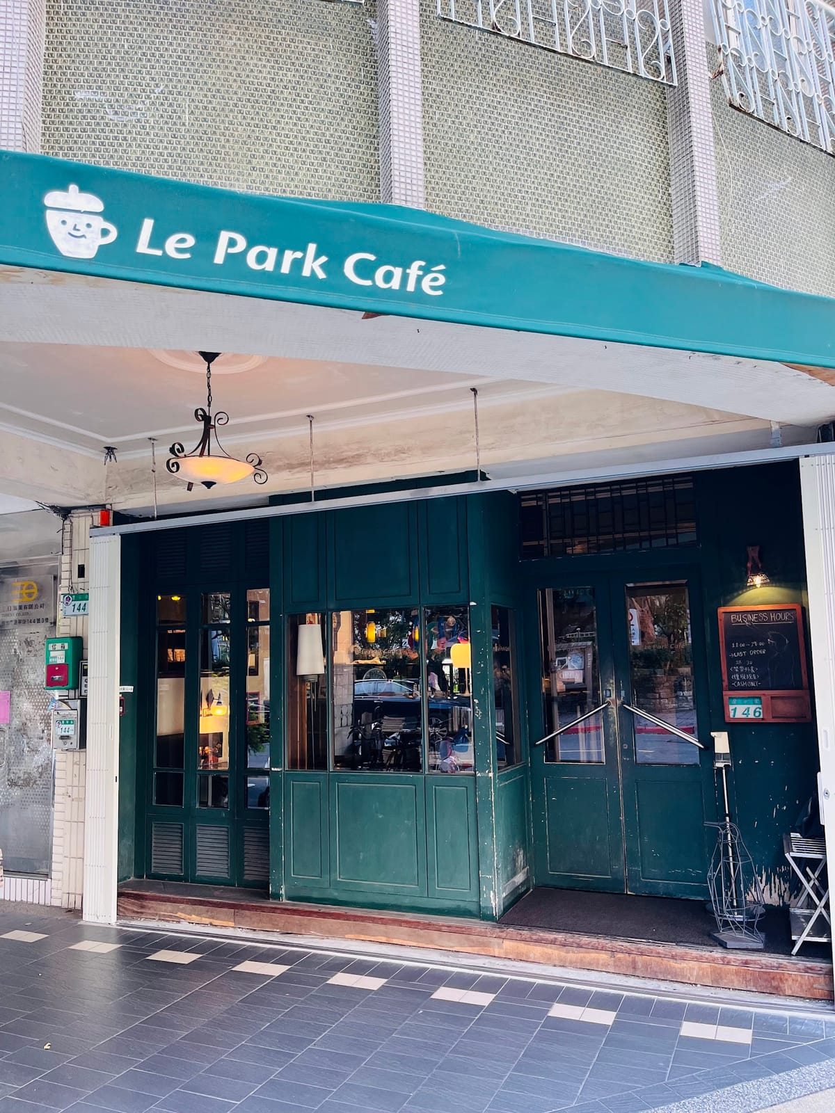 Le Park Cafe