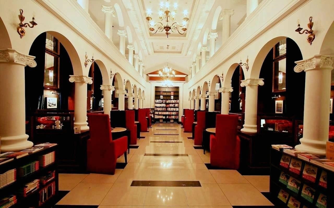 Moooon River Cafe & Books