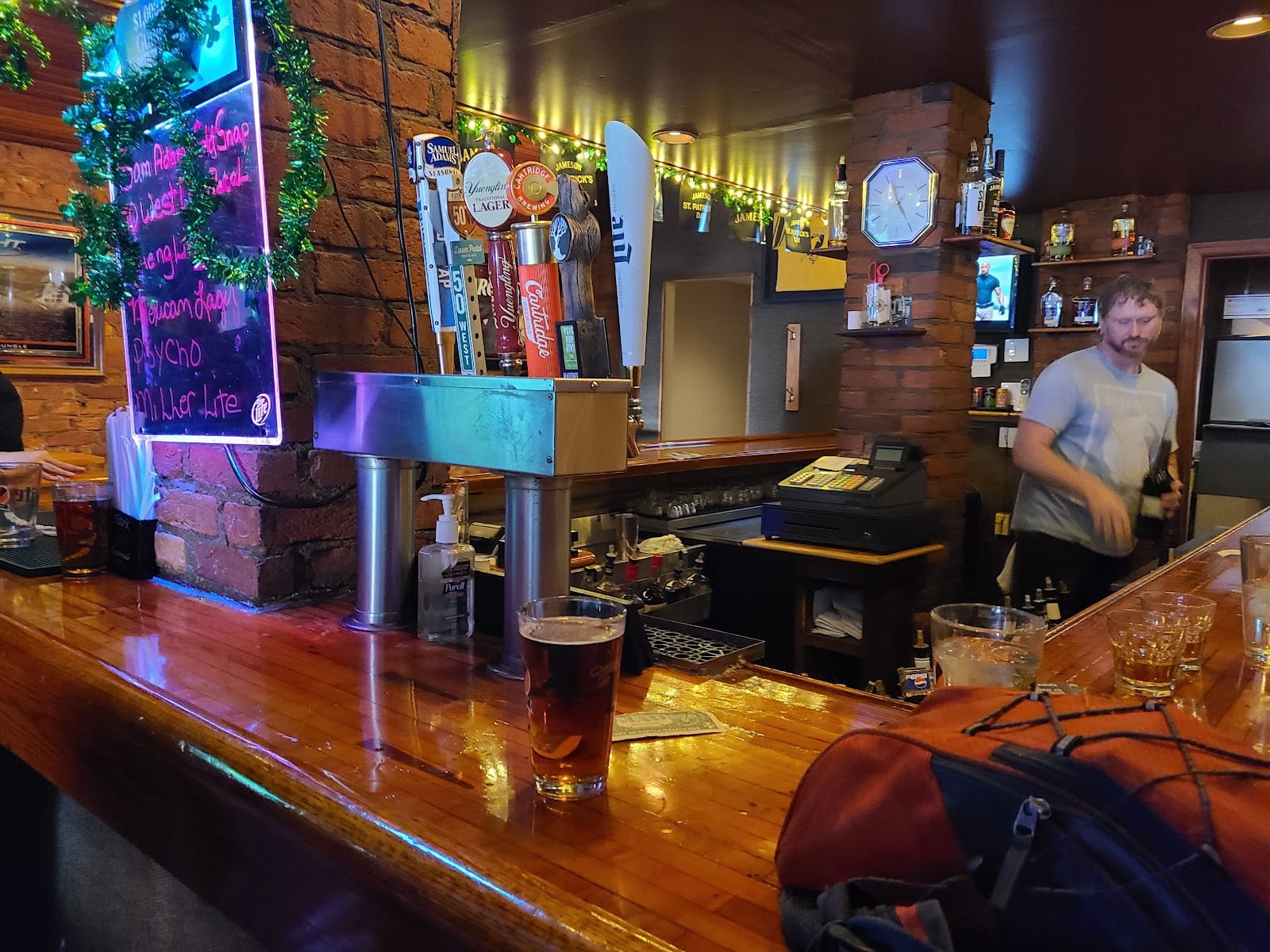 Plum Street Bar & Cafe