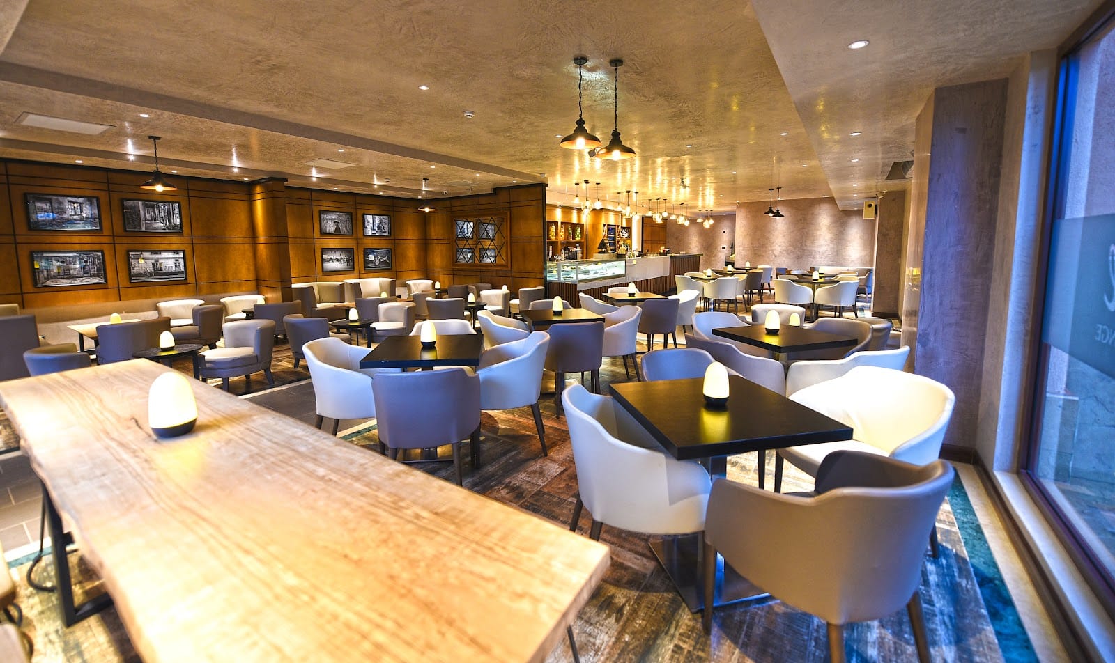 Caramel Café & Lounge