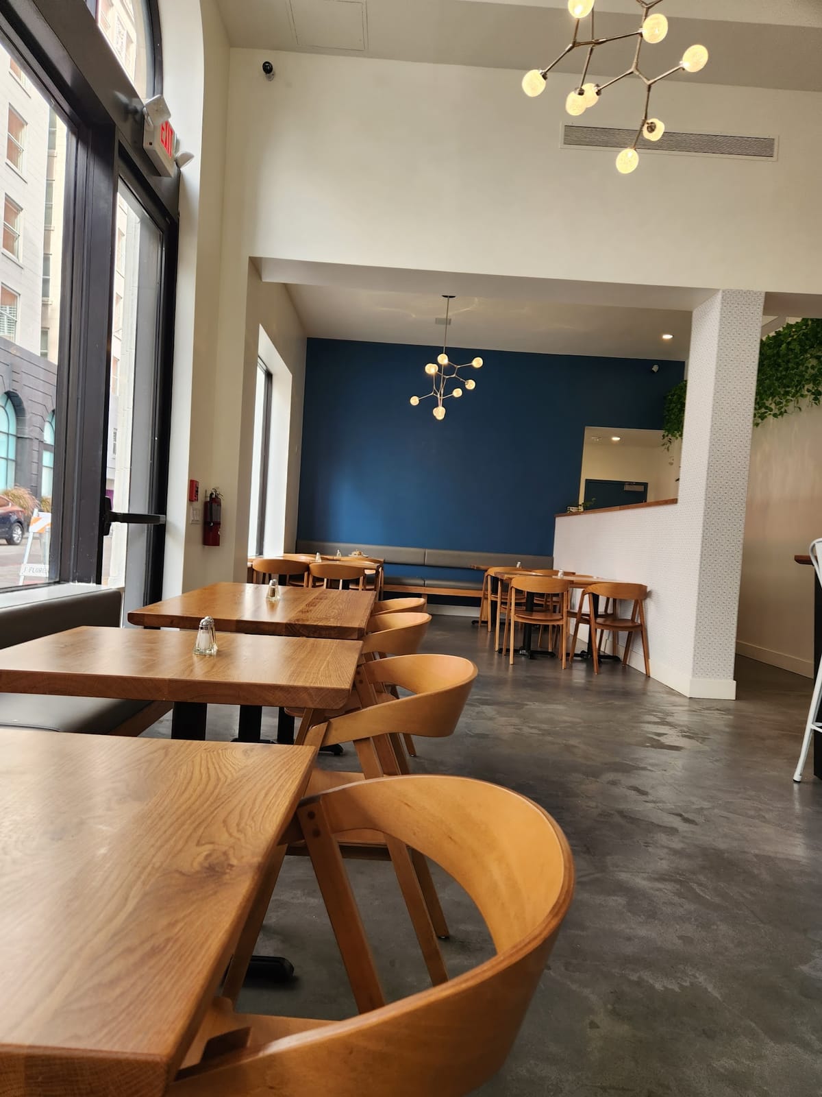 zevi café & bistro