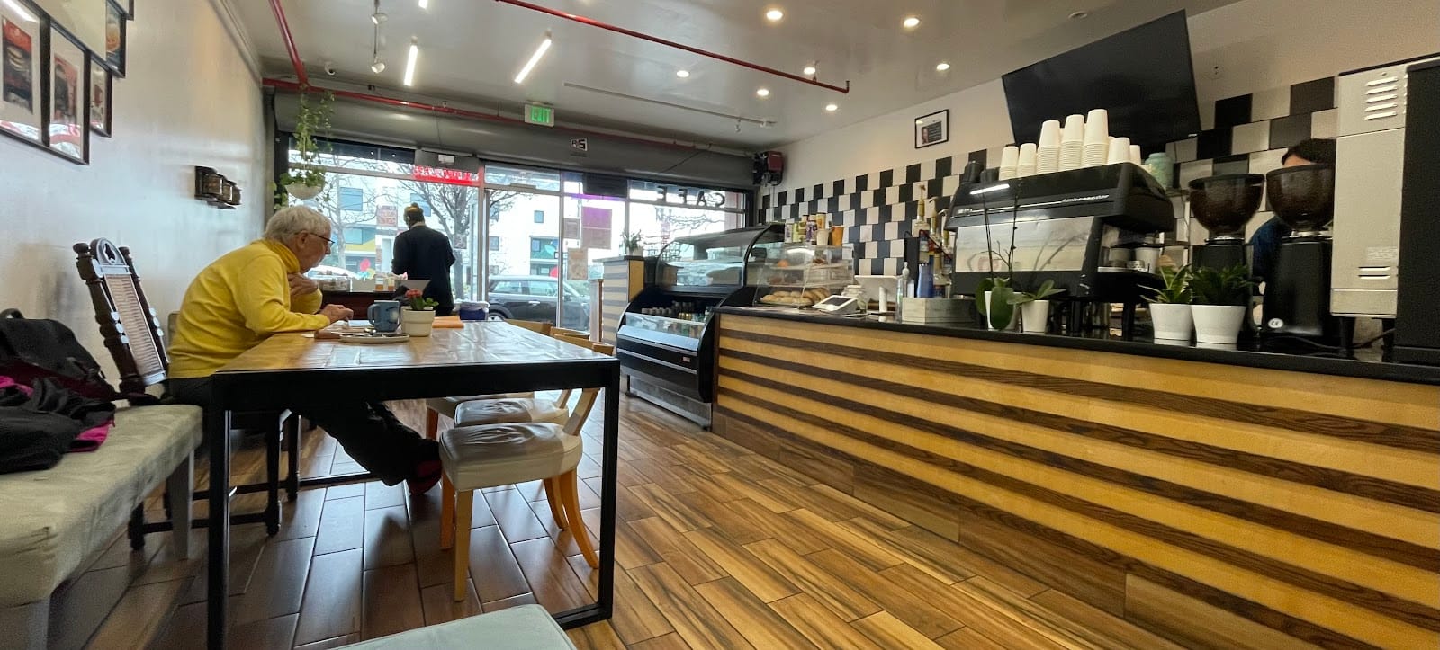 Nunu's Cafe