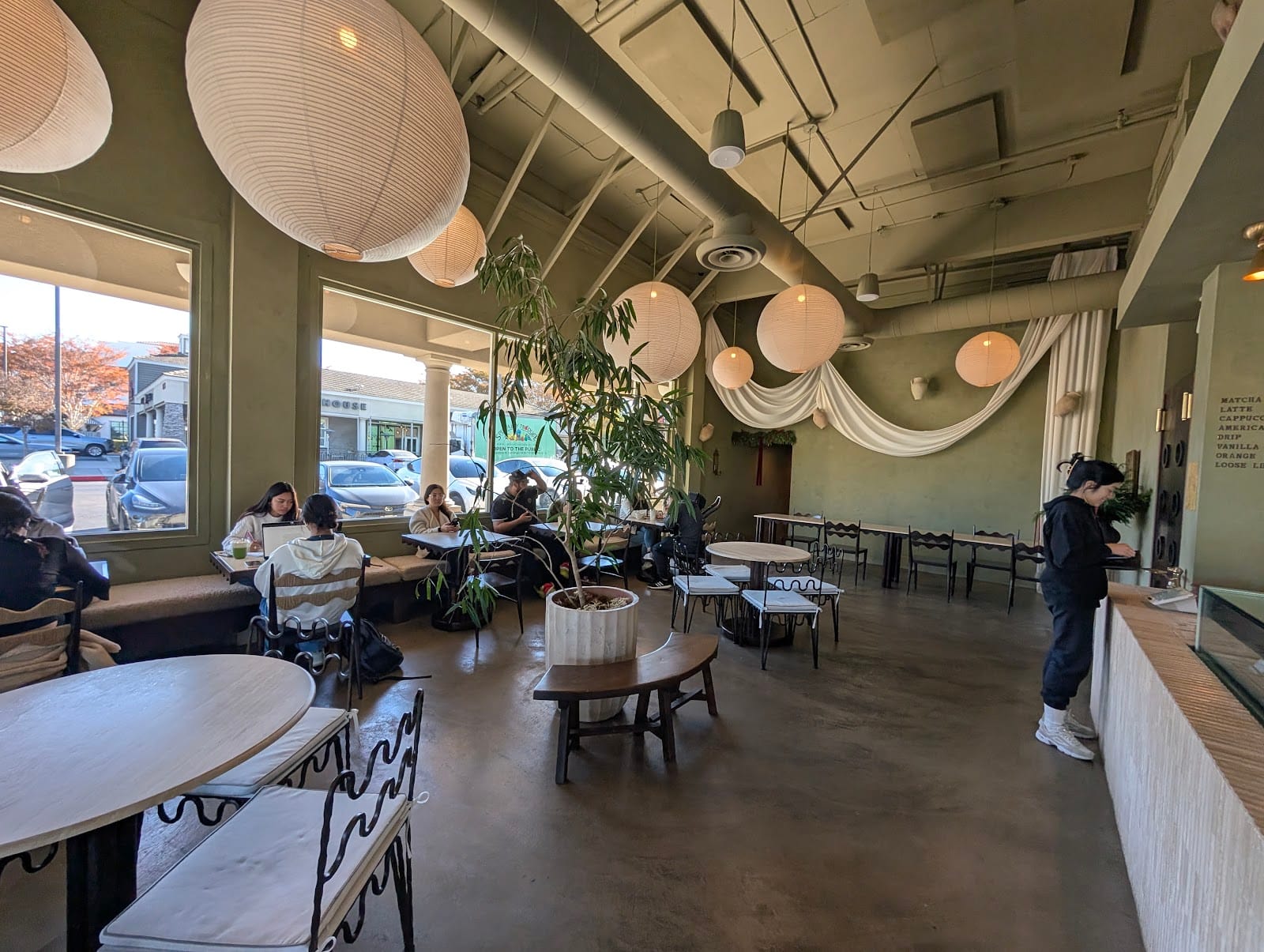 HINAR Dessert Bar & Cafe