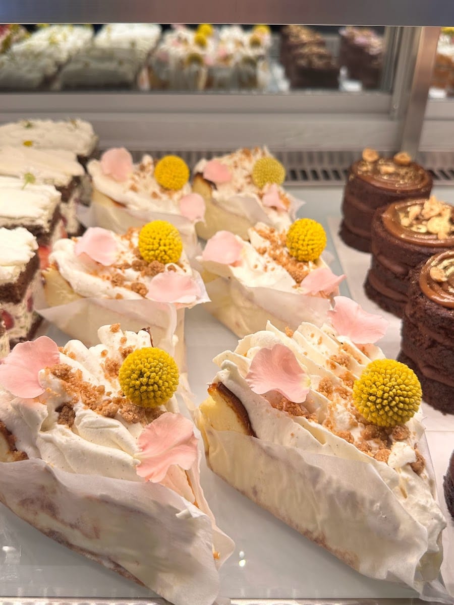 HINAR Dessert Bar & Cafe photo 5