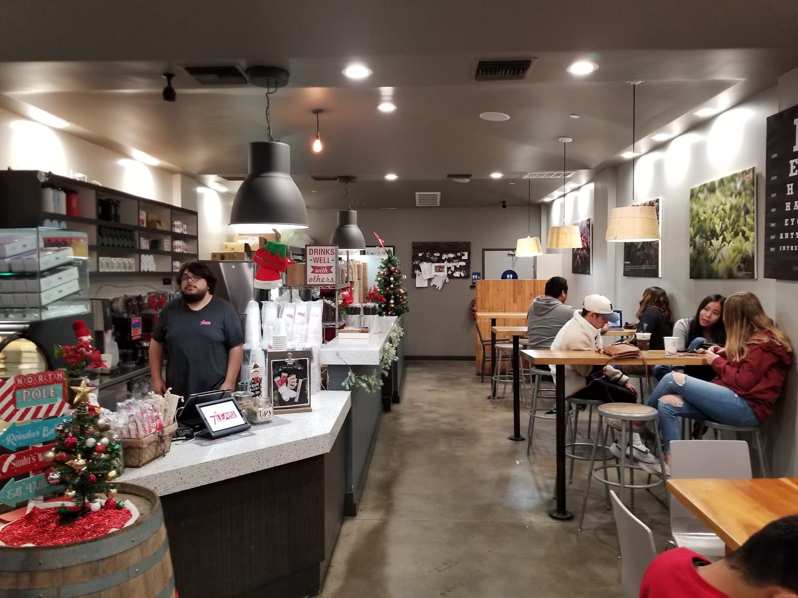 7 Leaves Cafe
