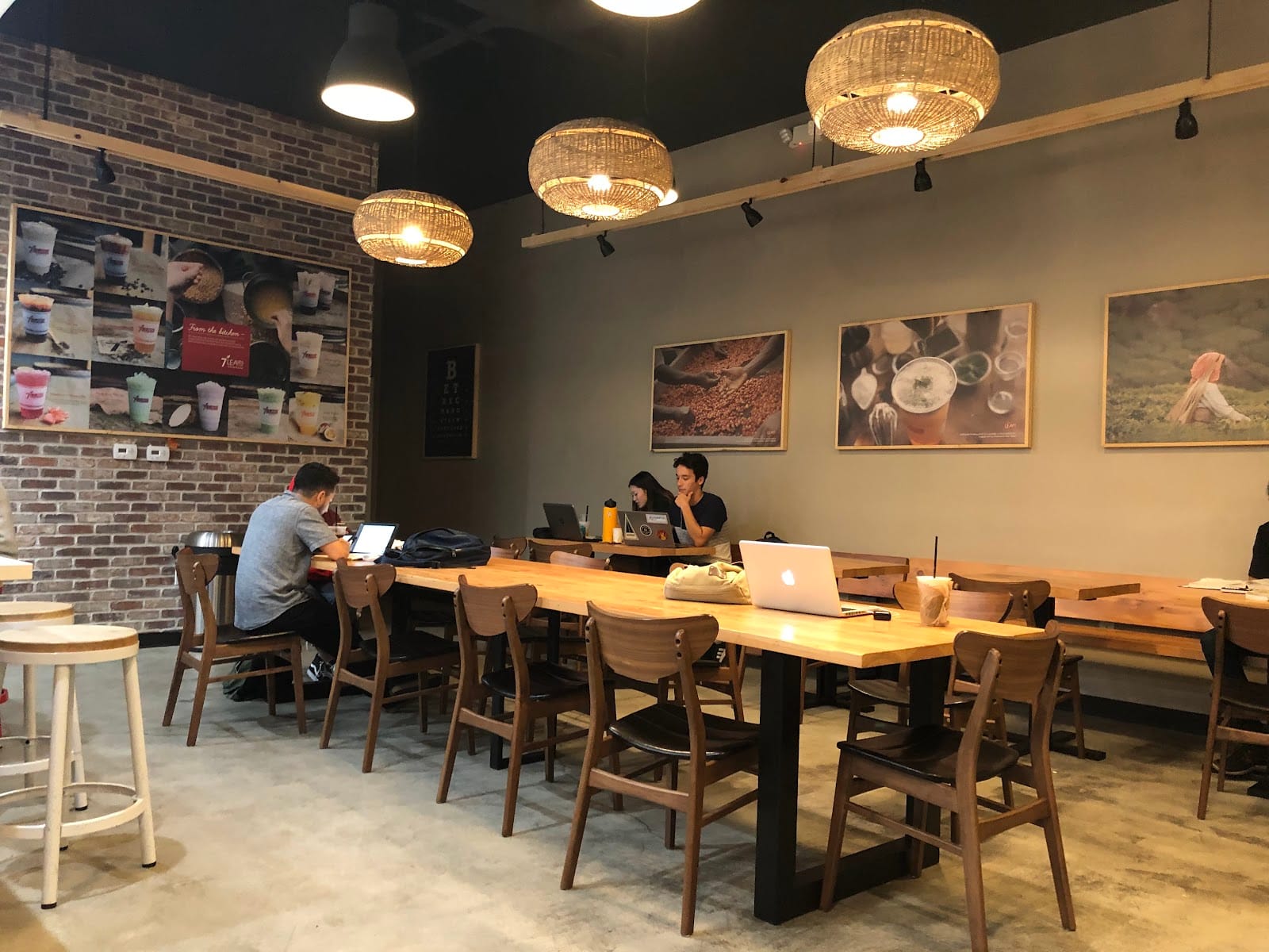 7 Leaves Cafe