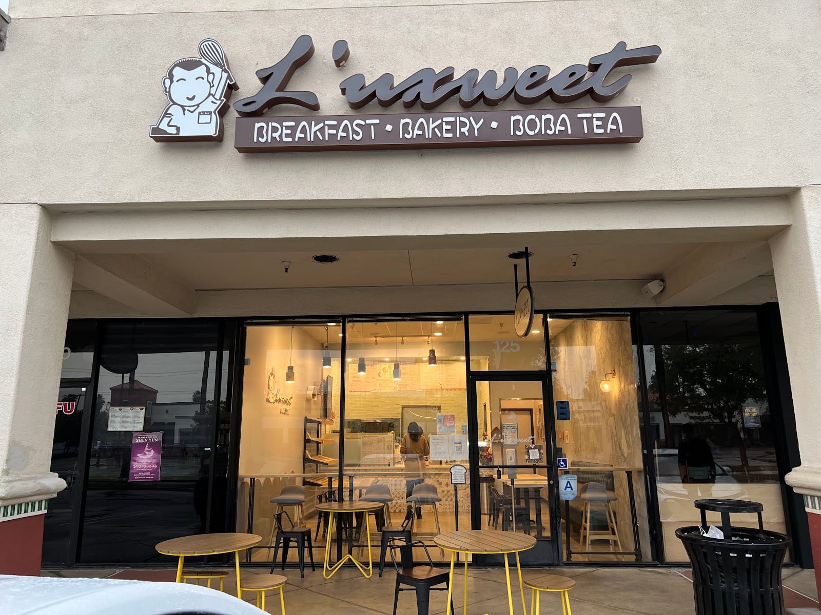 L'uxweet Bakery Cafe