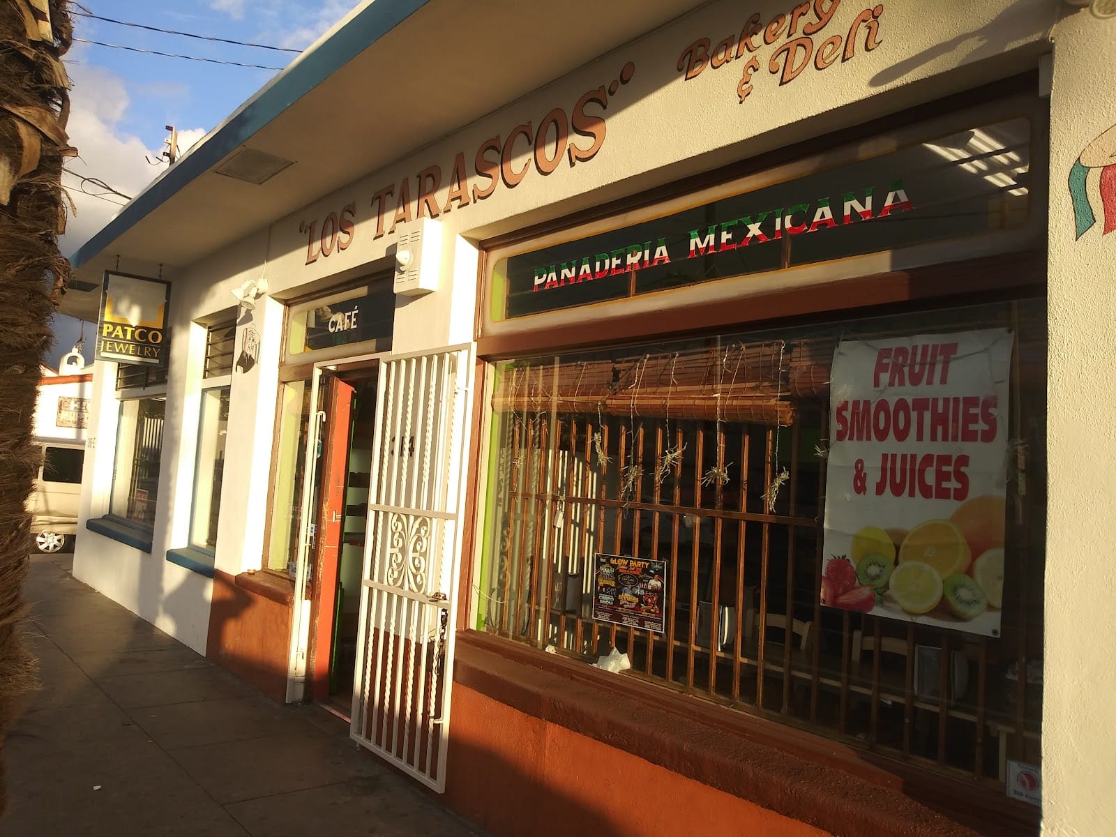 Los Tarascos Bakery and Deli