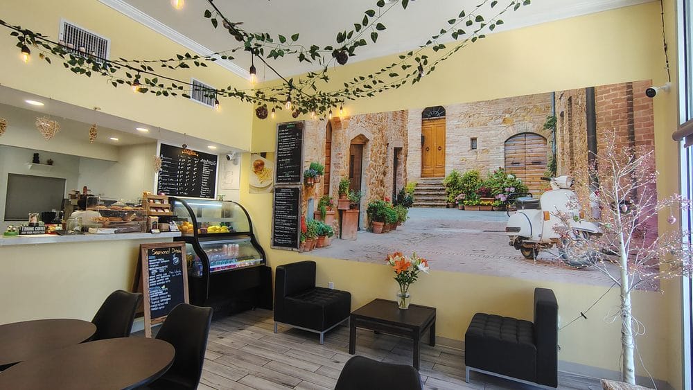 V Cafe photo 2
