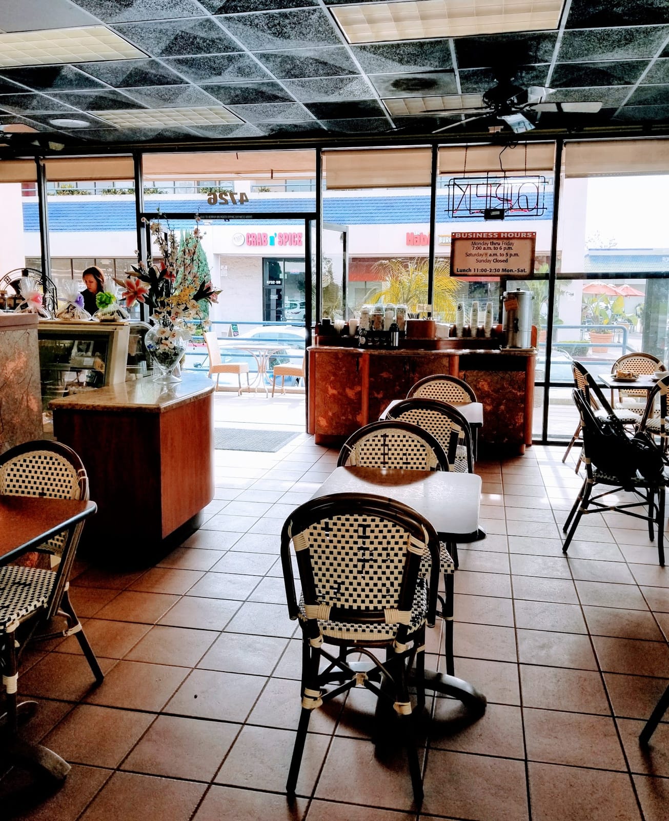 Royal Bakery & Cafe