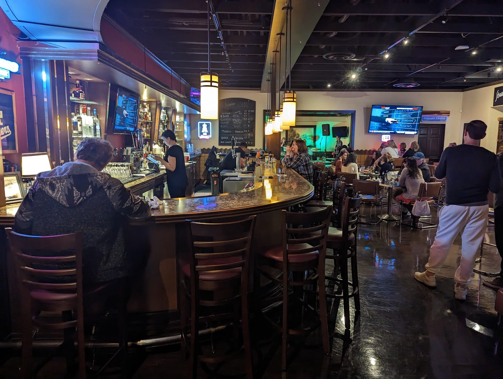 The Streamliner Lounge