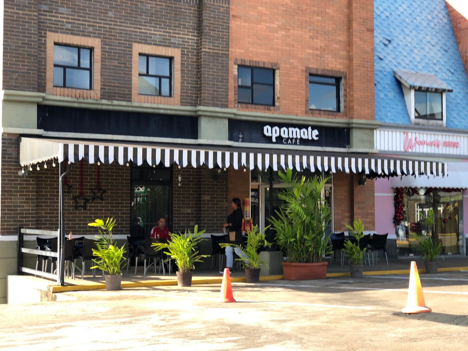 Apamate Café