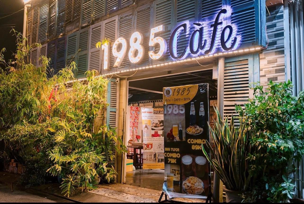 Cafe 1985