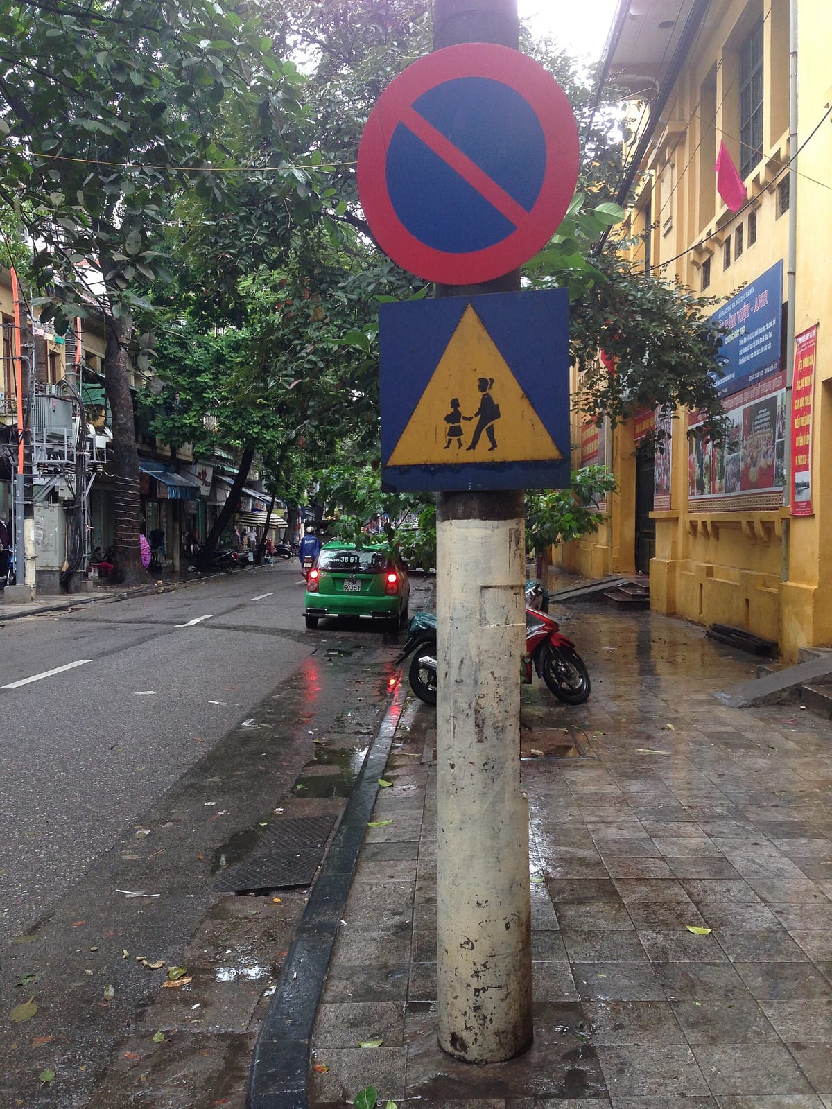 Cà Phê Lutulata Desserts and Drinks
