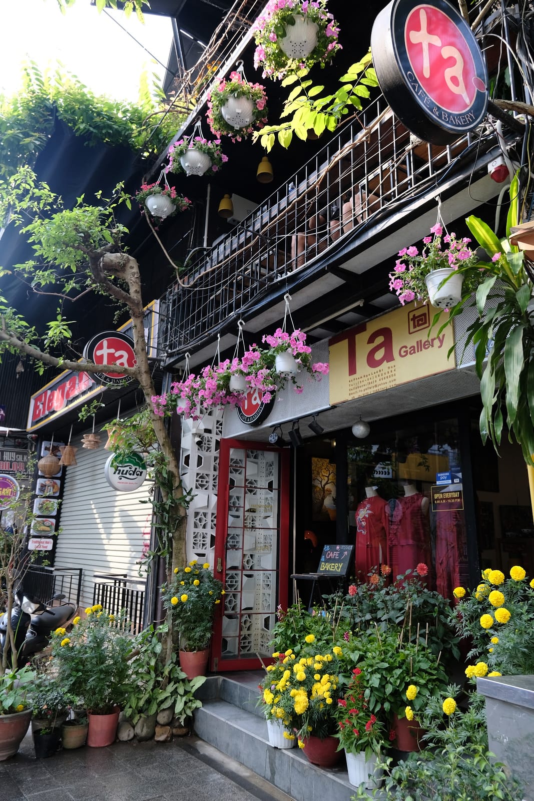 TA Café & Bakery