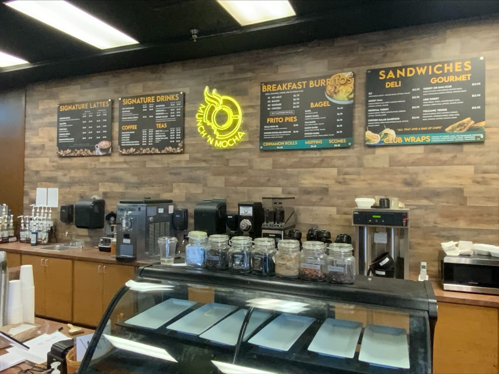 MUNCH 'N MOCHA
