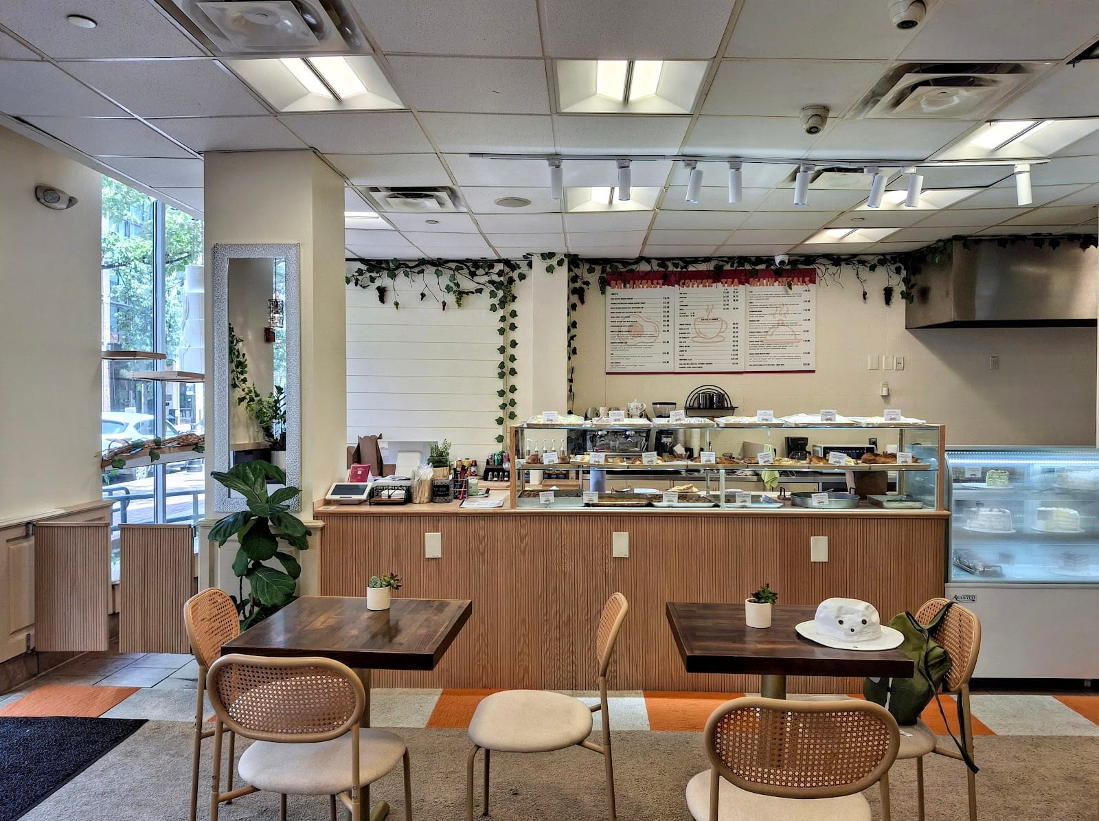 Sharbat Bakery & Cafe (Old Town)