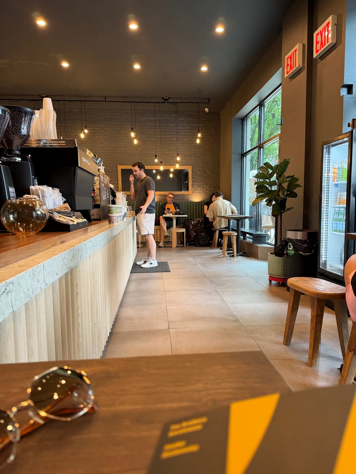 Moa Coffee - Broadway