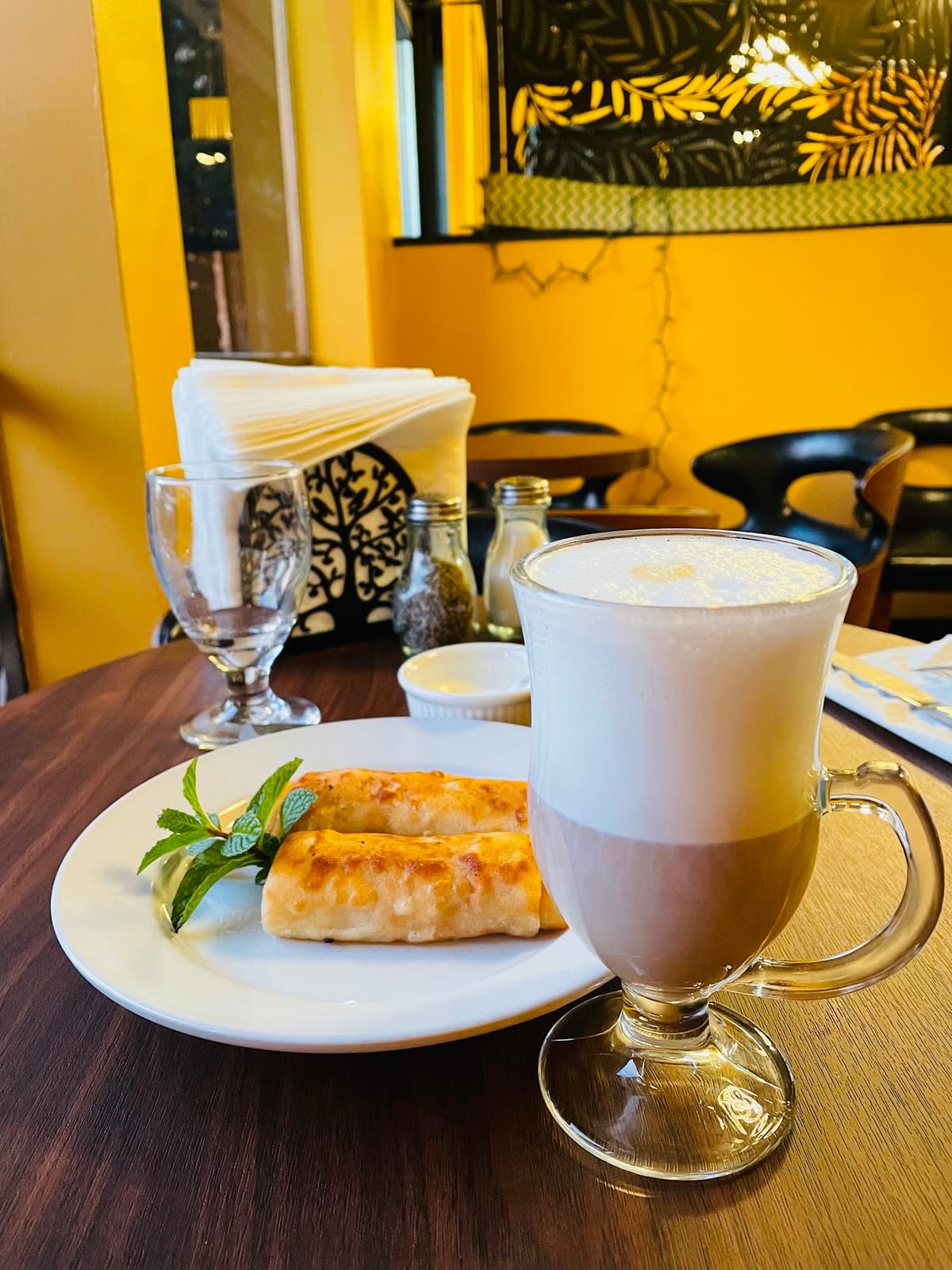 Hye Life Cafe & Bar