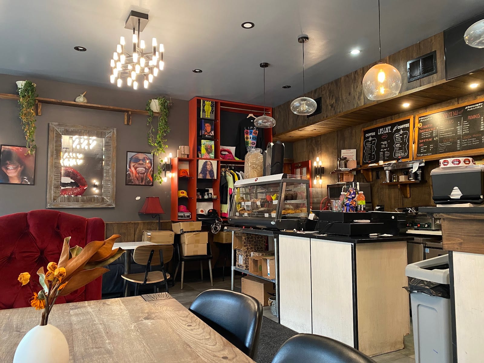Lips Cafe