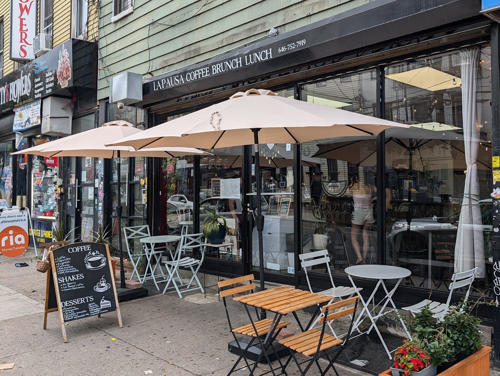 La Pausa Coffee Brunch & lunch