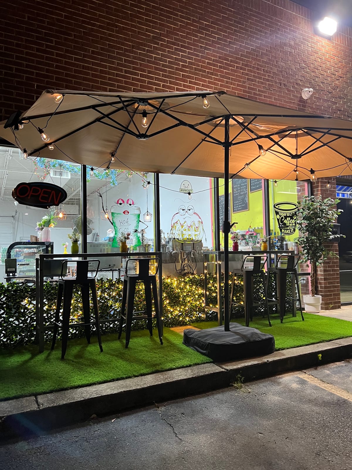 MUNCHIT CAFE (Inside ALNOOR MARKET)