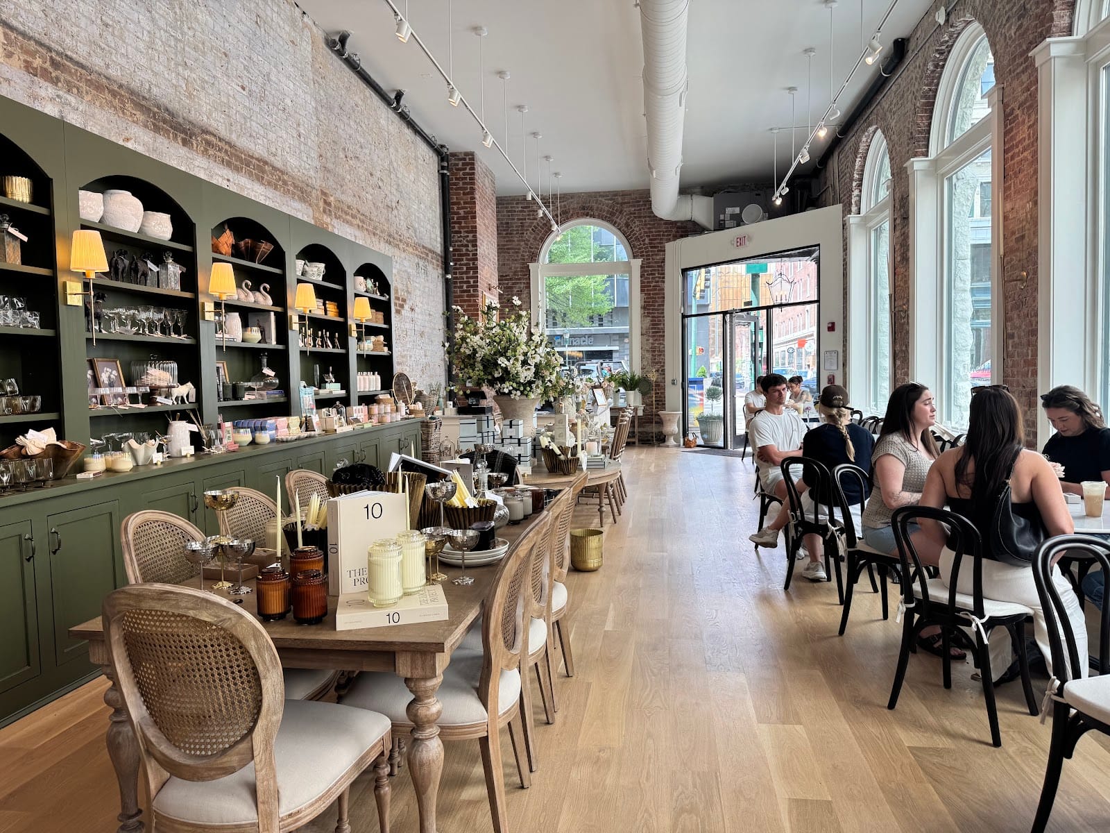 Petal and Pour- Café