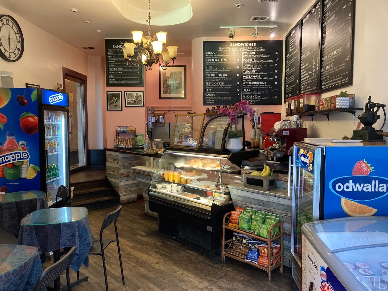 Cafe Encore: Coffee, Breakfast, and Lunch Delights