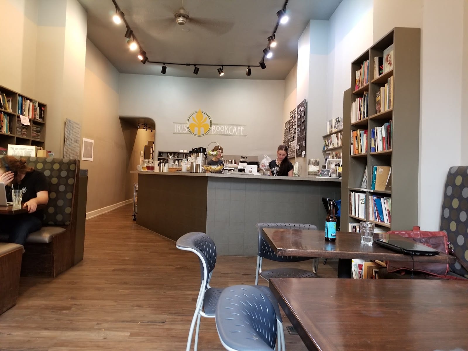 Iris Book Cafe