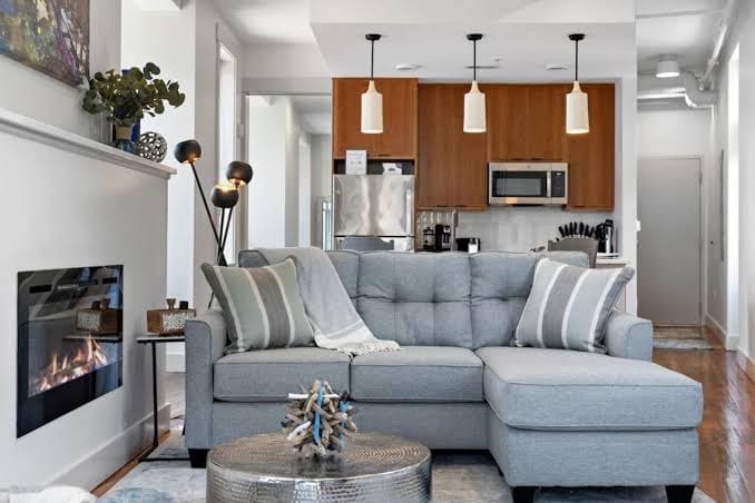 Lux 1BR - Amazing Cafe - Views - Located near ALL
