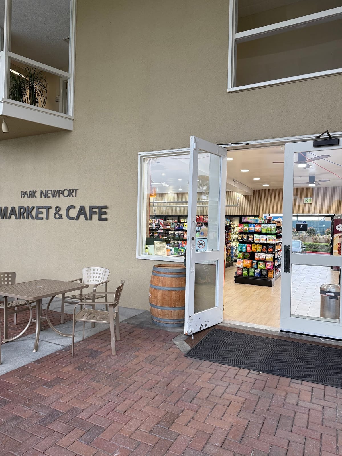 Park Newport Market Liquor & Cafe