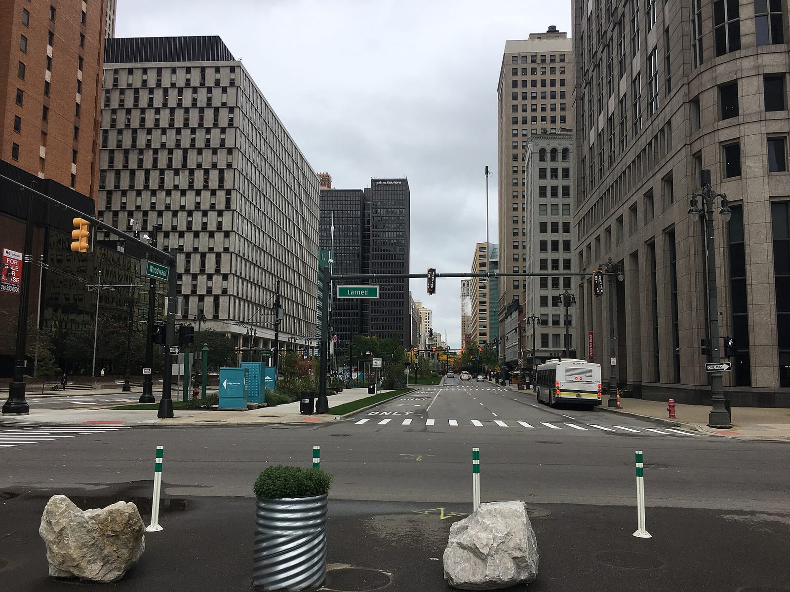 Plum Market – Ally Detroit Center photo 3