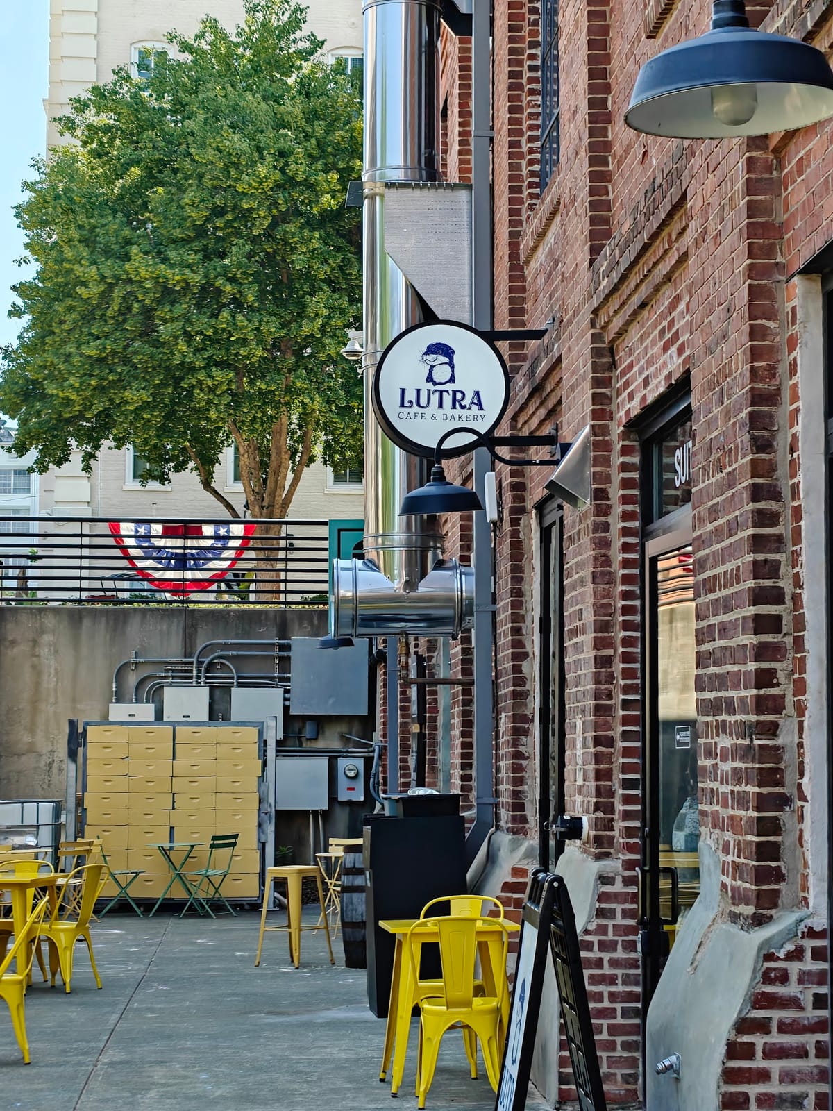 Lutra Cafe and Bakery