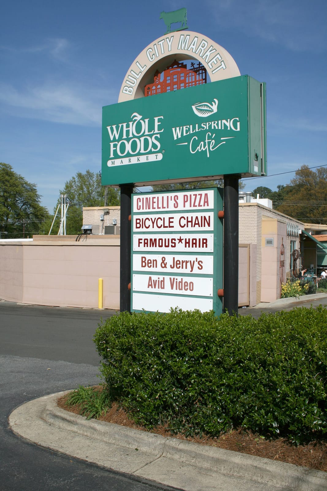 Mad Hatter Cafe + Bakeshop photo 2
