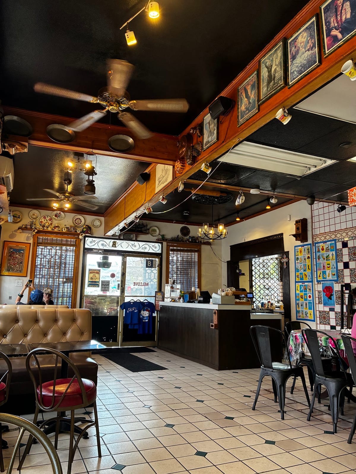 Mexes Cafe