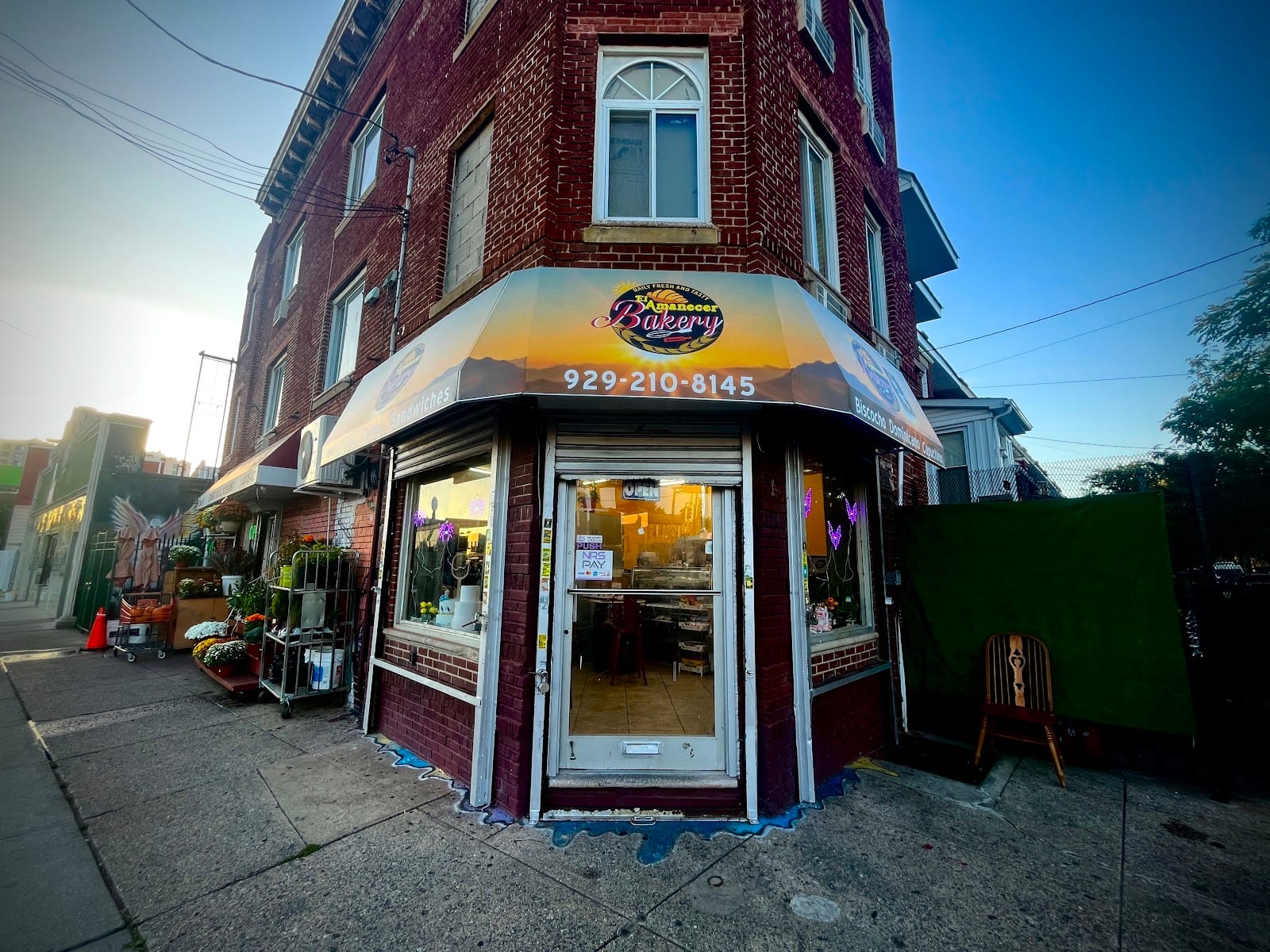 El Amanecer Bakery