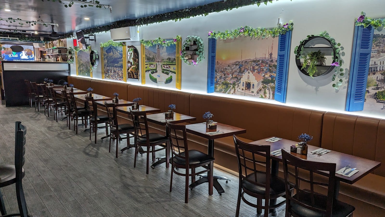 Queens Coffee Shop Bar Restaurant