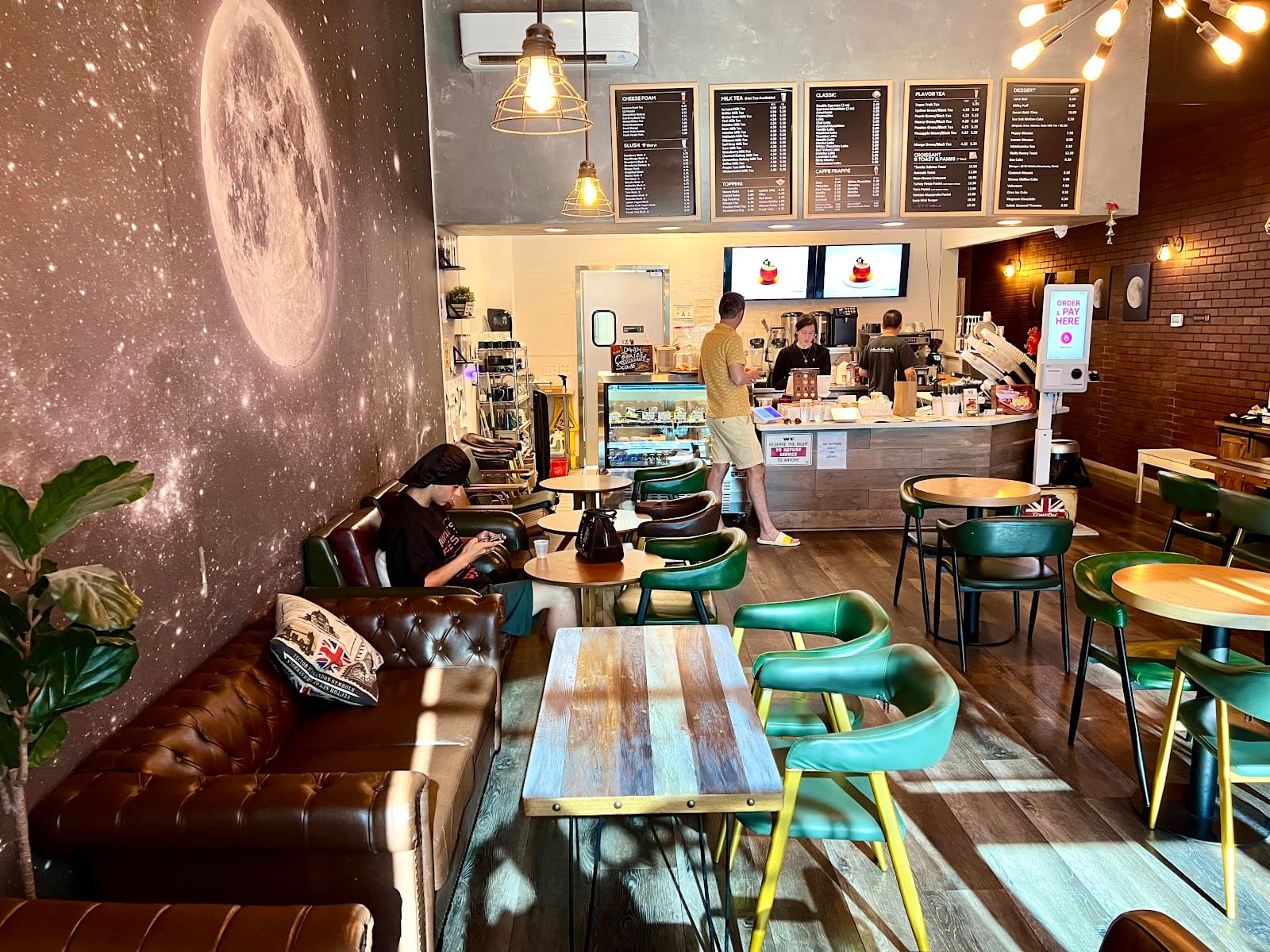 La Luna Tea & Dessert Bar