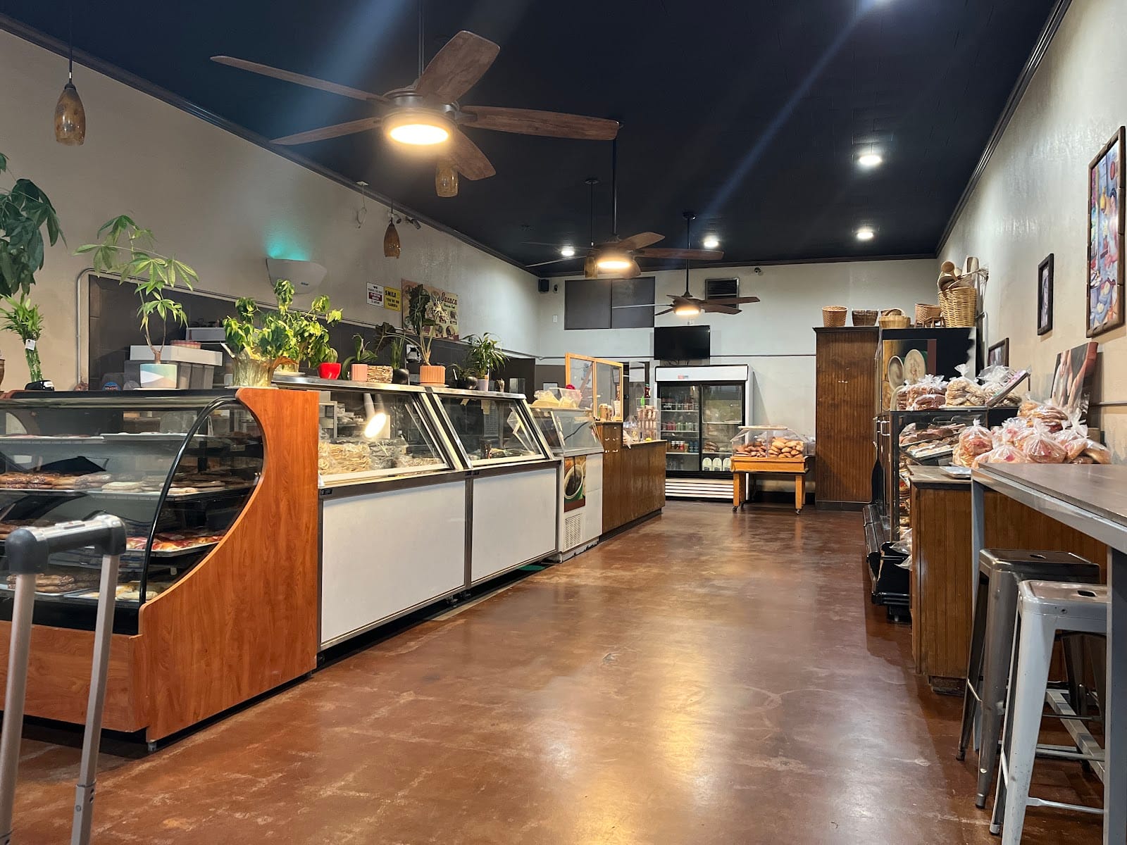 La Luna Bakery & Cafe