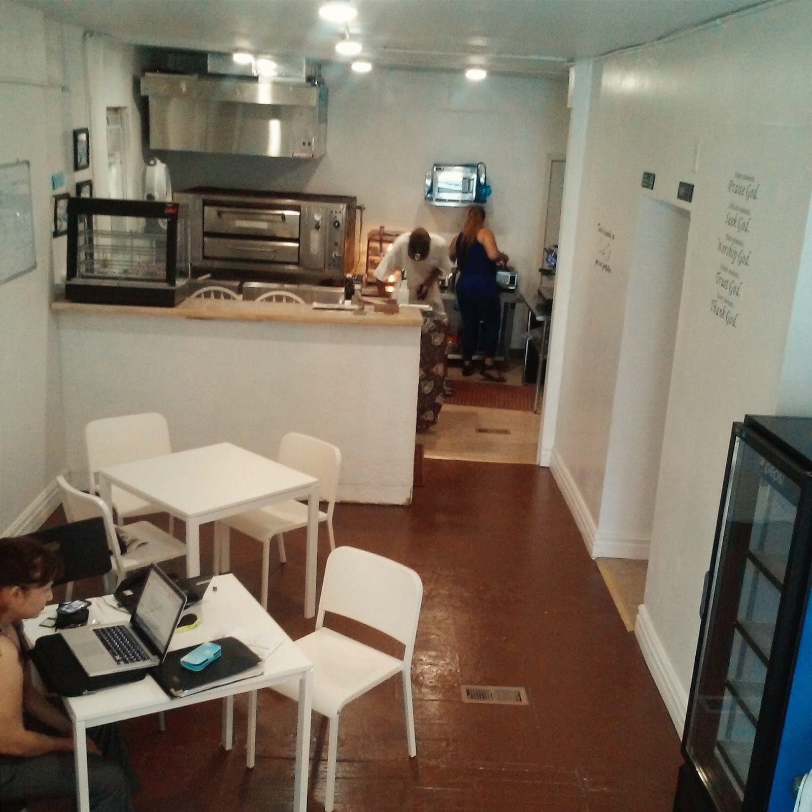 3 Angels Café