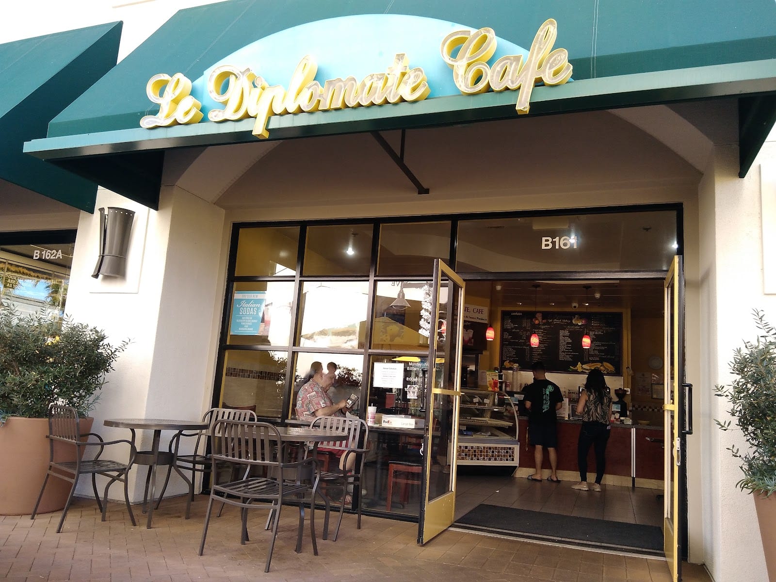Le Diplomate Bakery Cafe