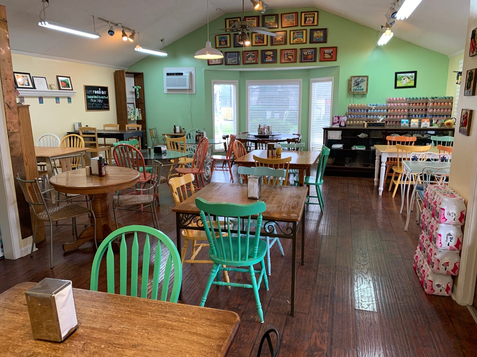 Sandra's Cafe & Healthy Marketplace