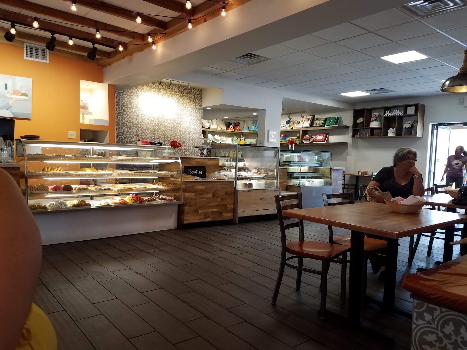 Bolillos Cafe Central