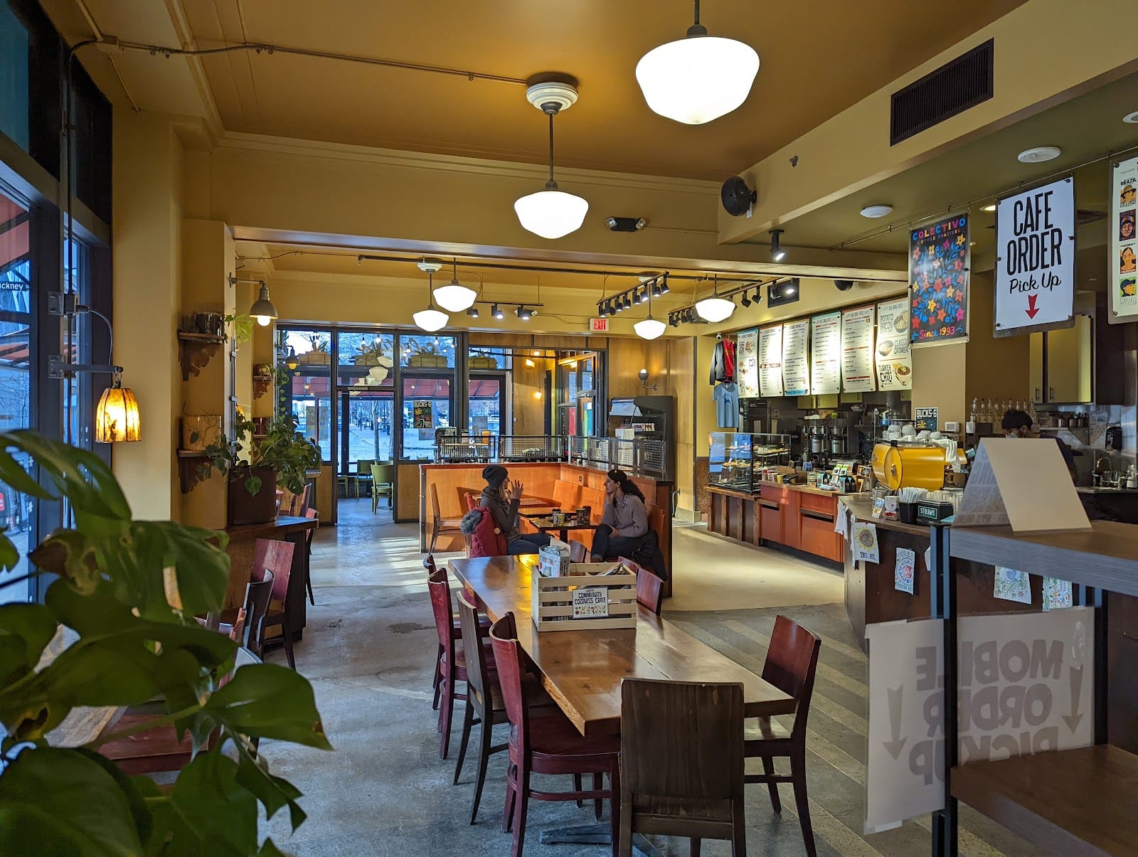 Colectivo Coffee On the Square