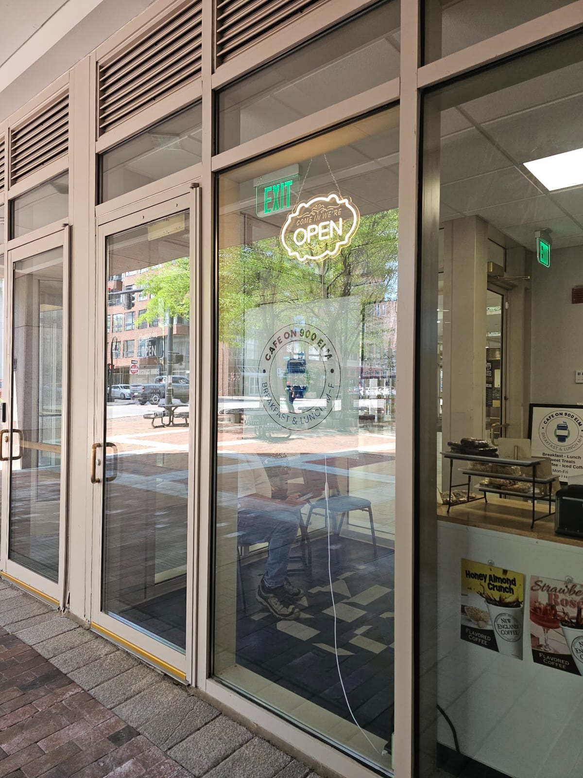 Cafe on 900 Elm