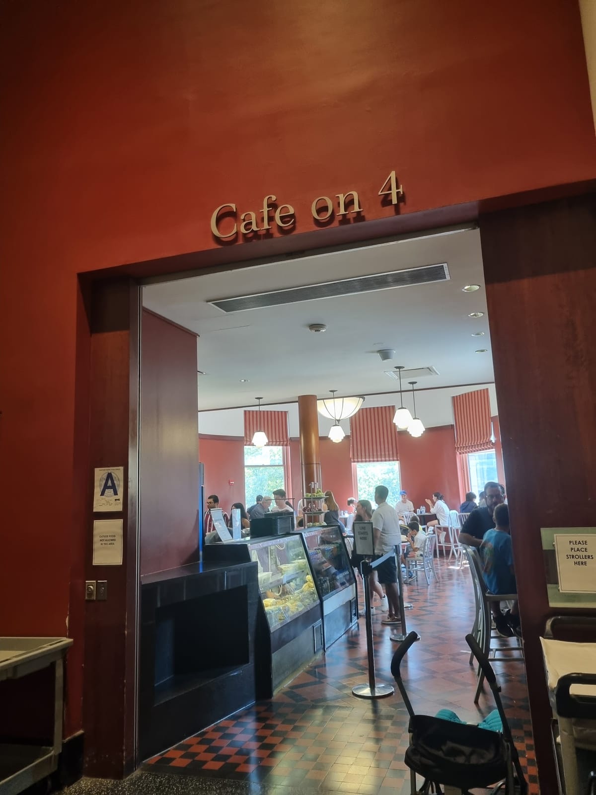 Cafe on 4