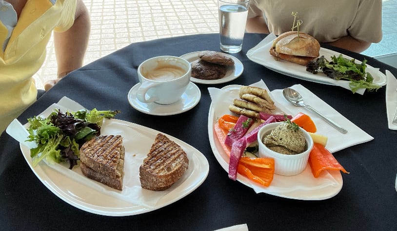 Lakeshore Café