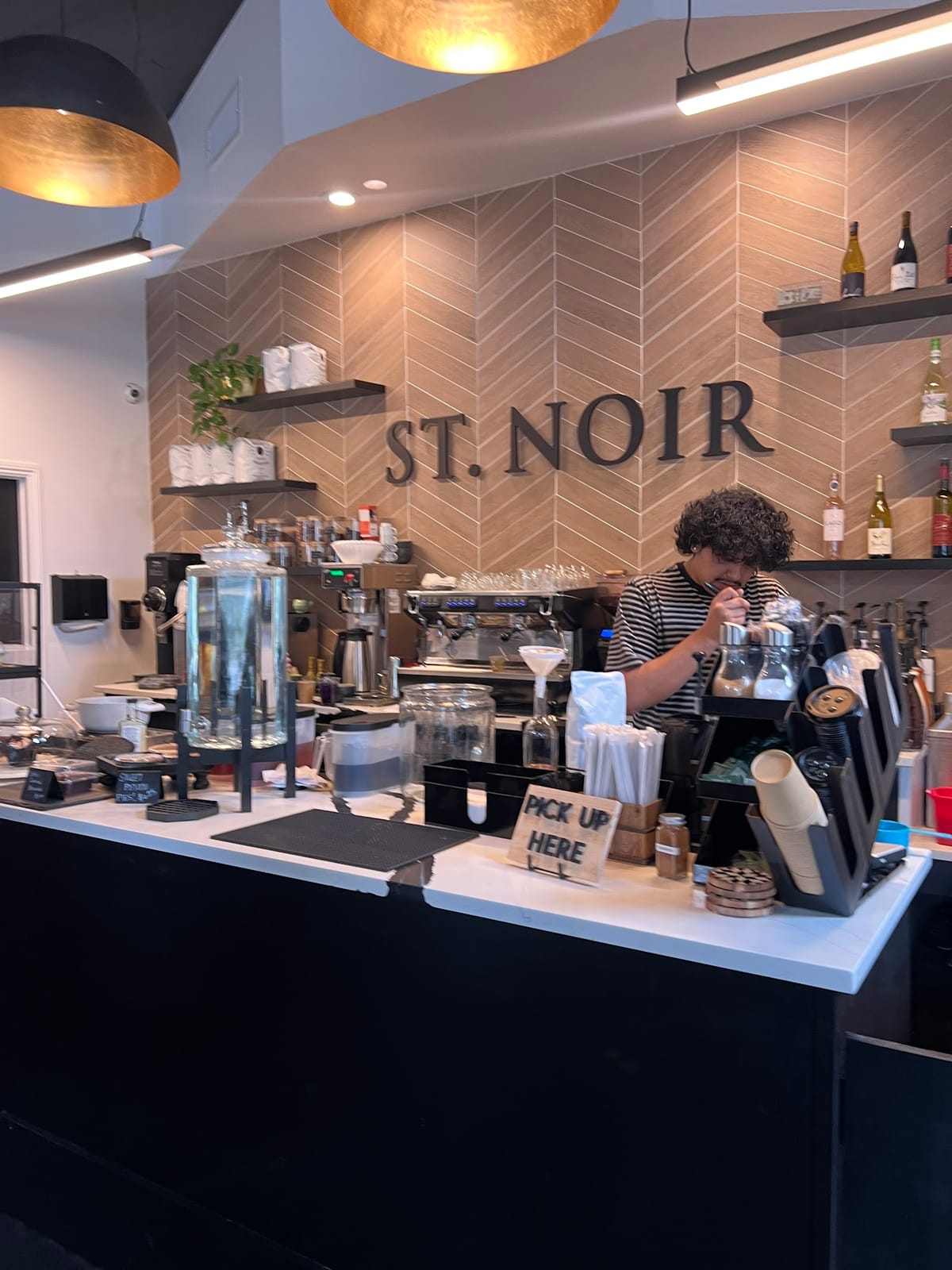 St. Noir Café