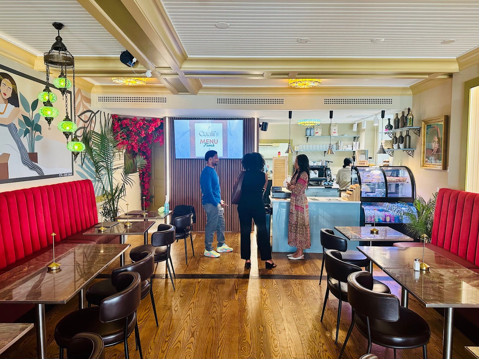 Qaalii's Cafe