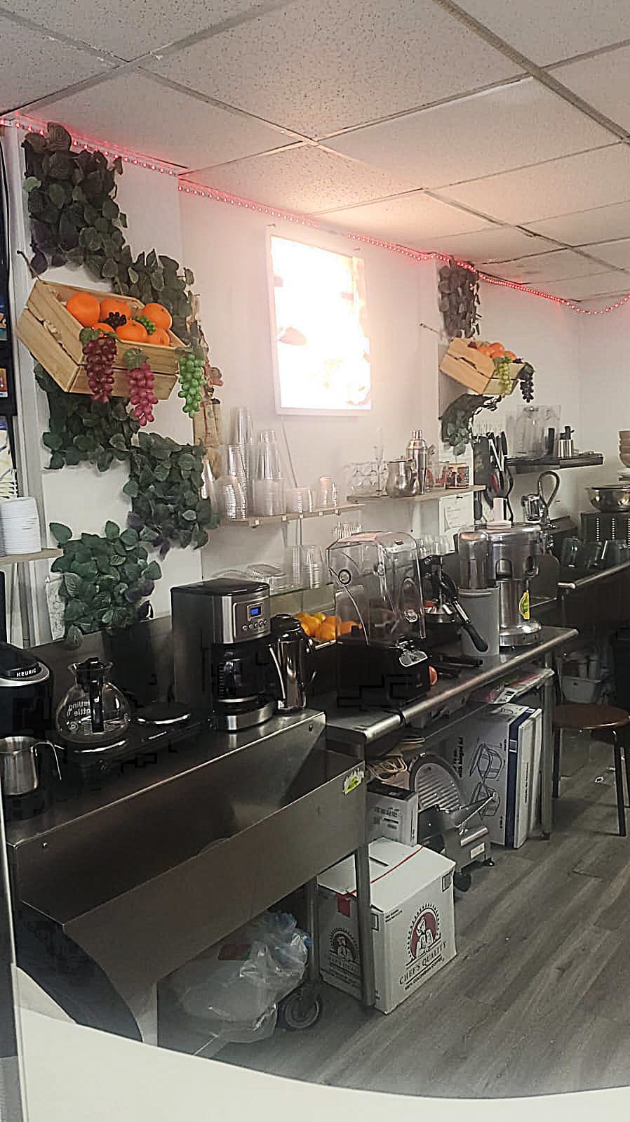 DEGUSTAR COFFE AND FRUIT